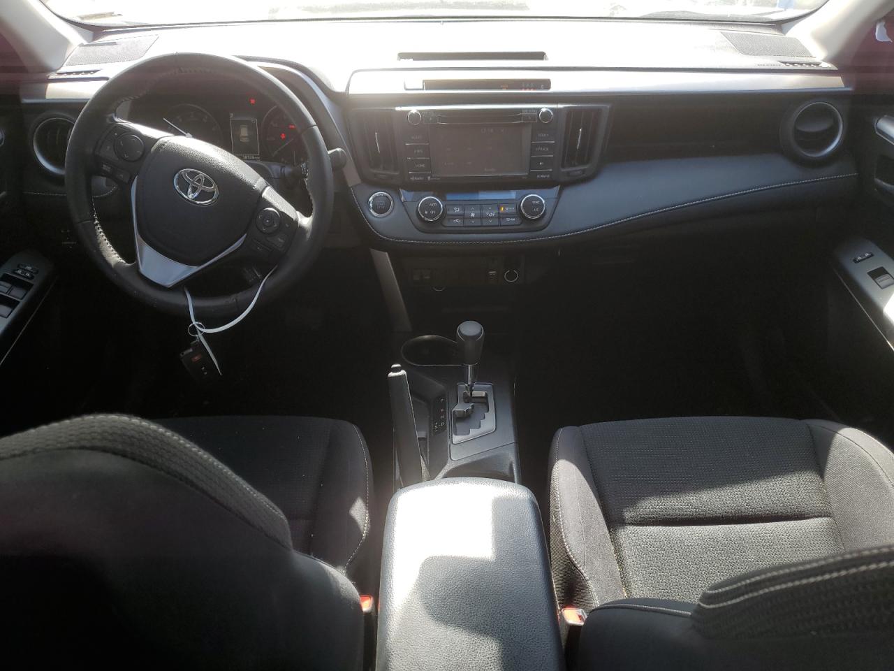 2018 Toyota RAV 4 - Image 8