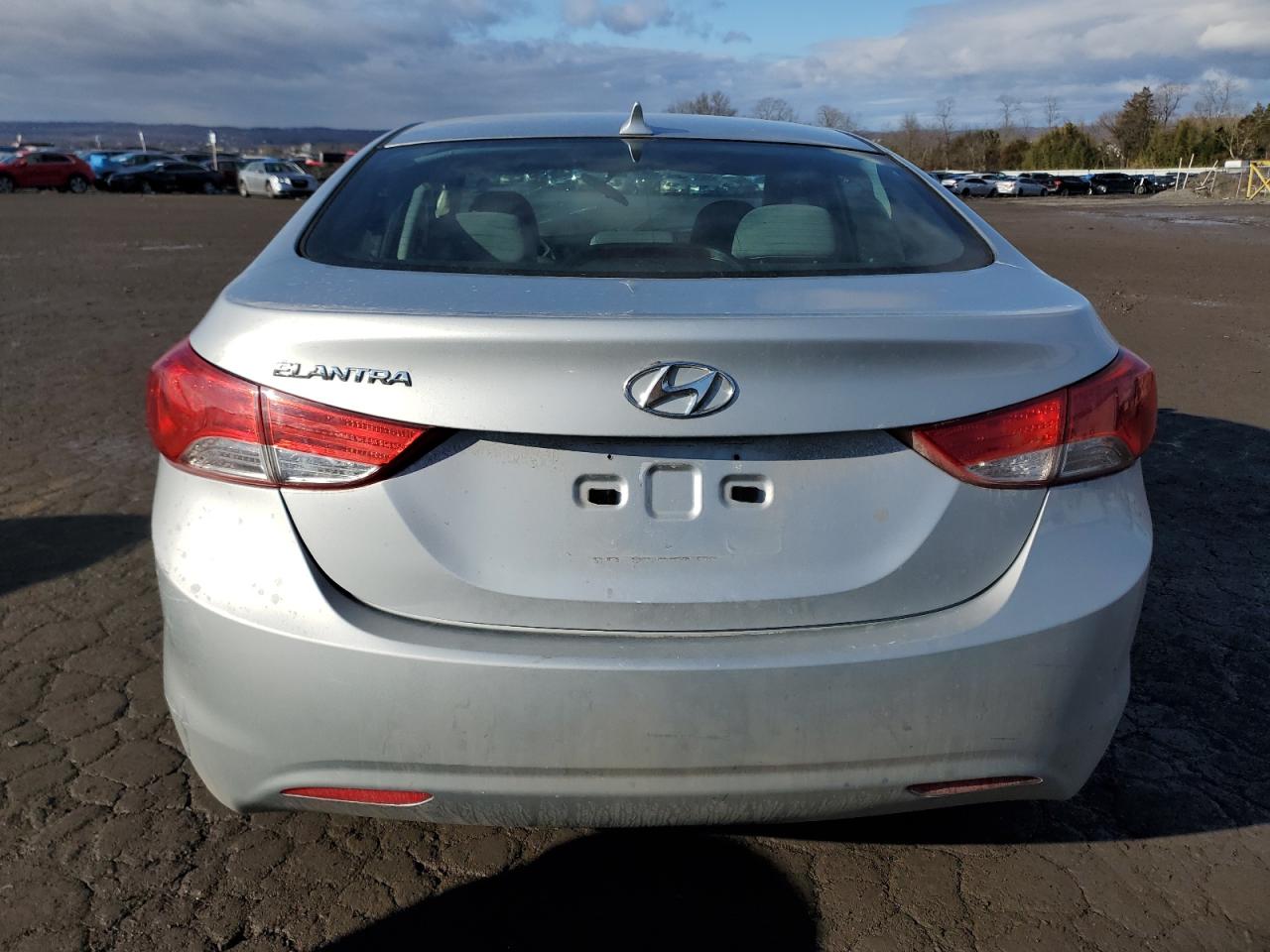 2013 Hyundai Elantra - Image 6