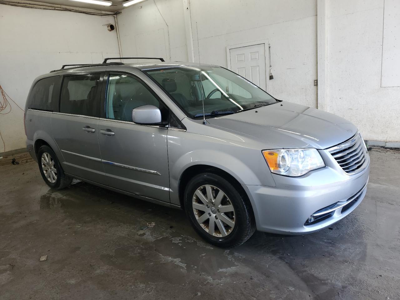 2015 Chrysler Town & Country - Image 4