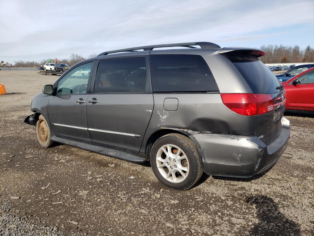 2004 Toyota Sienna - Image 2