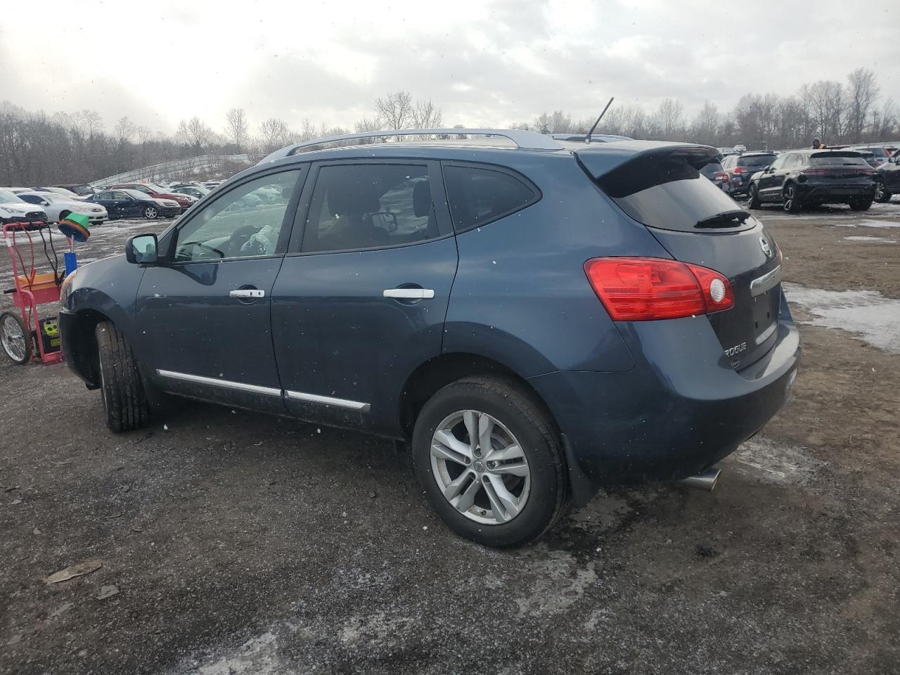 2012 Nissan Rogue - Image 2