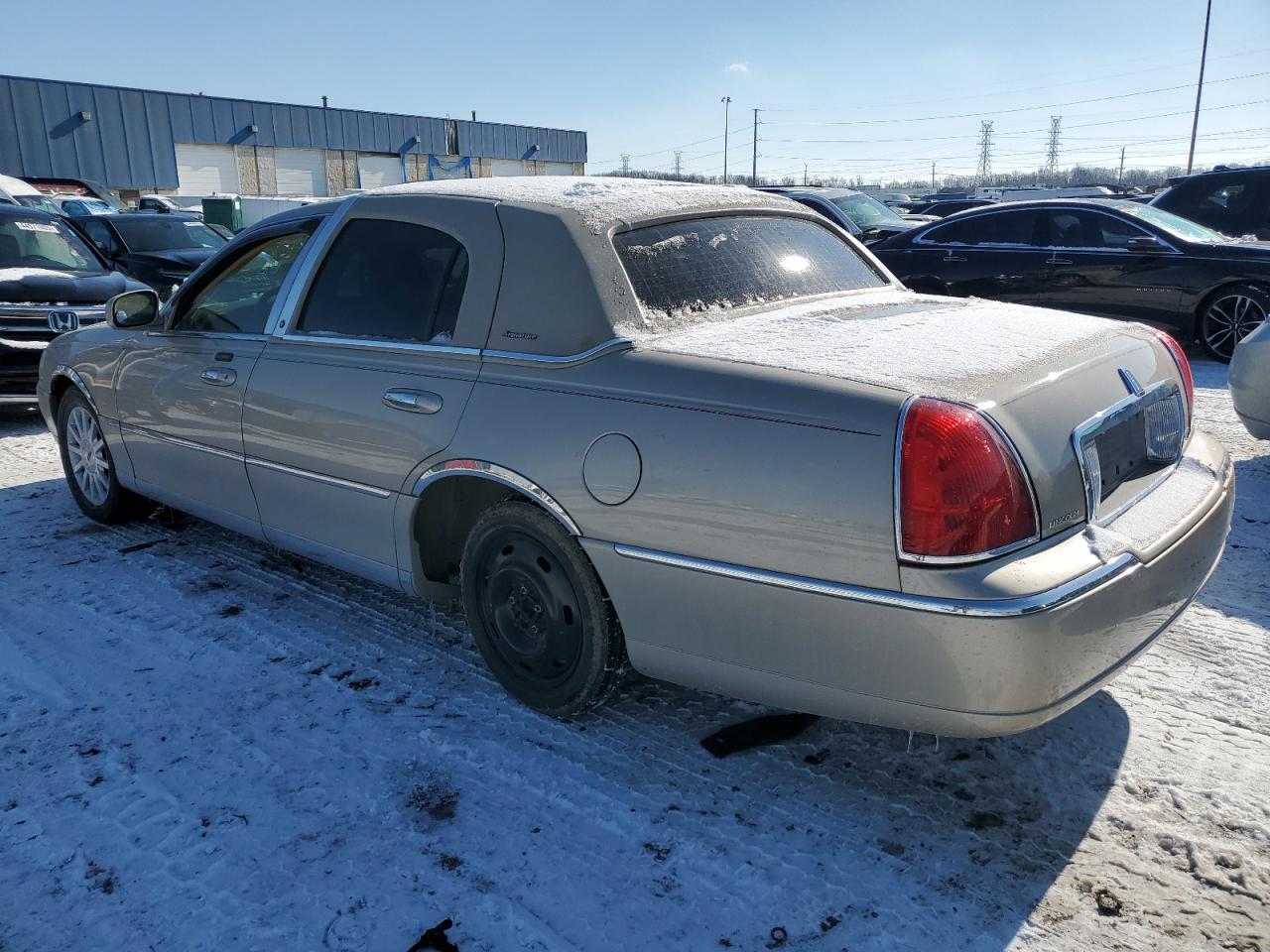 2006 Lincoln Town Car - Image 2