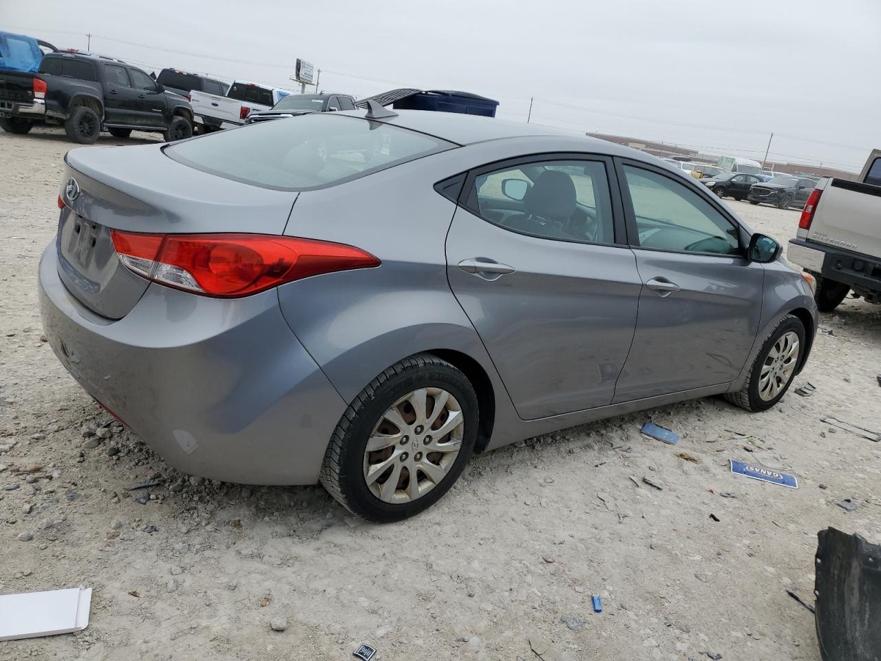 2012 Hyundai Elantra - Image 3
