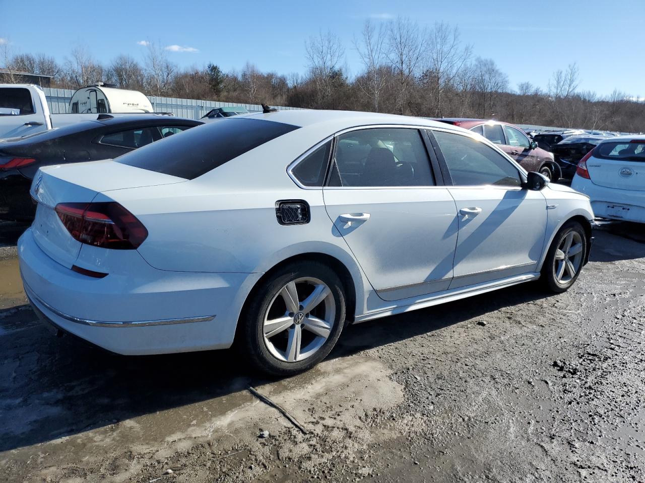 2017 Volkswagen Passat - Image 3