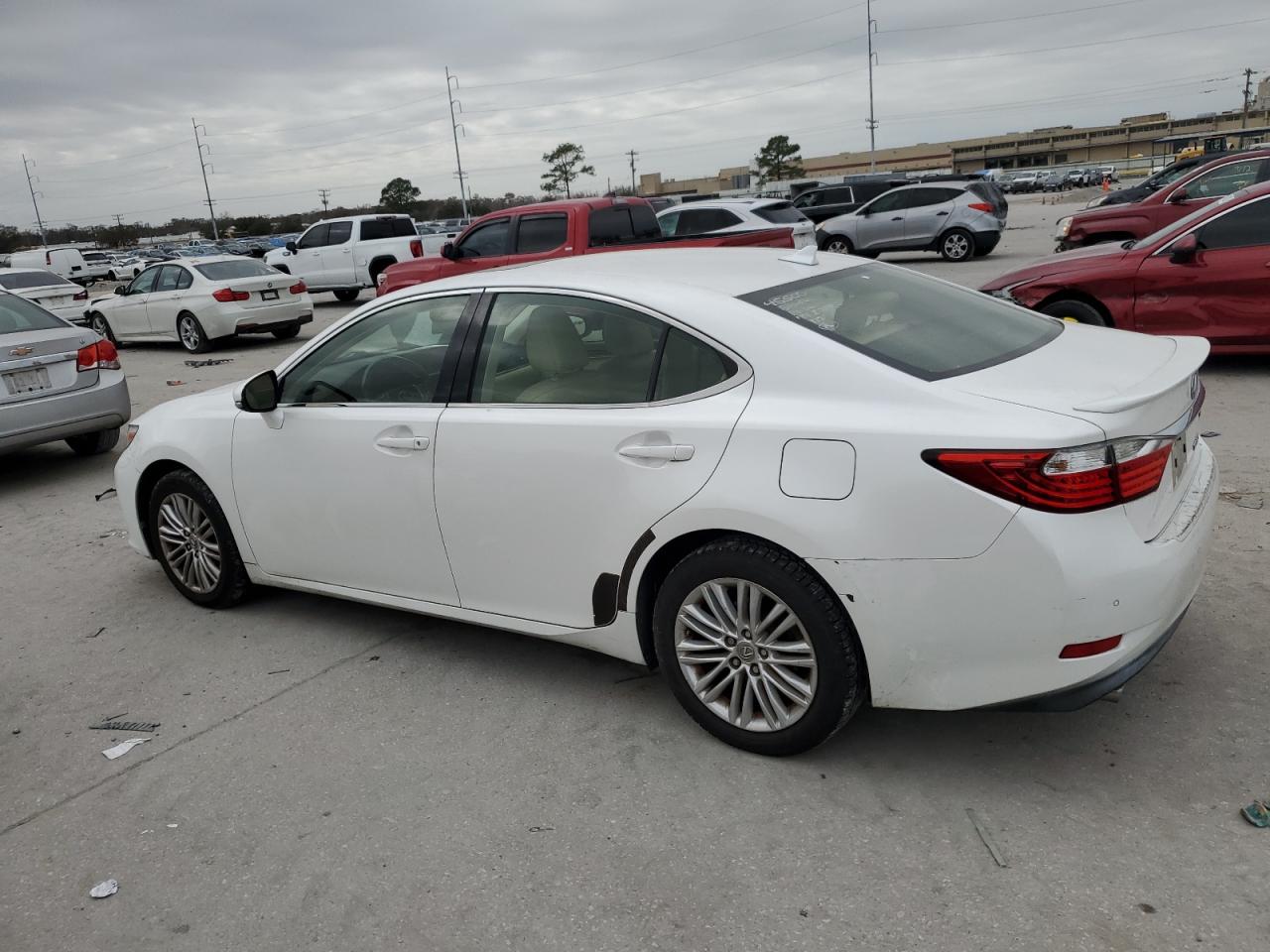 2014 Lexus ES - Image 2