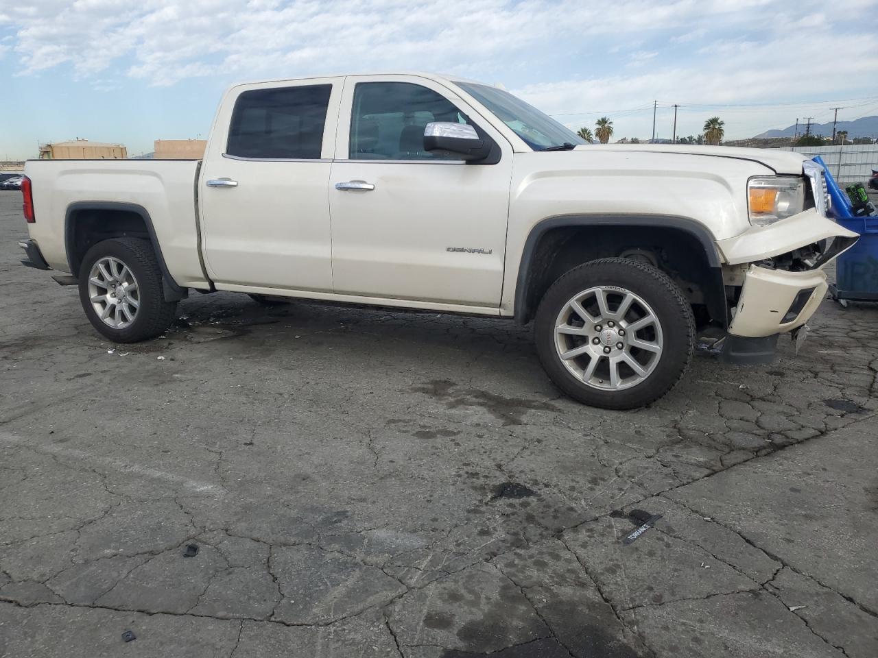 2015 GMC Sierra - Image 4