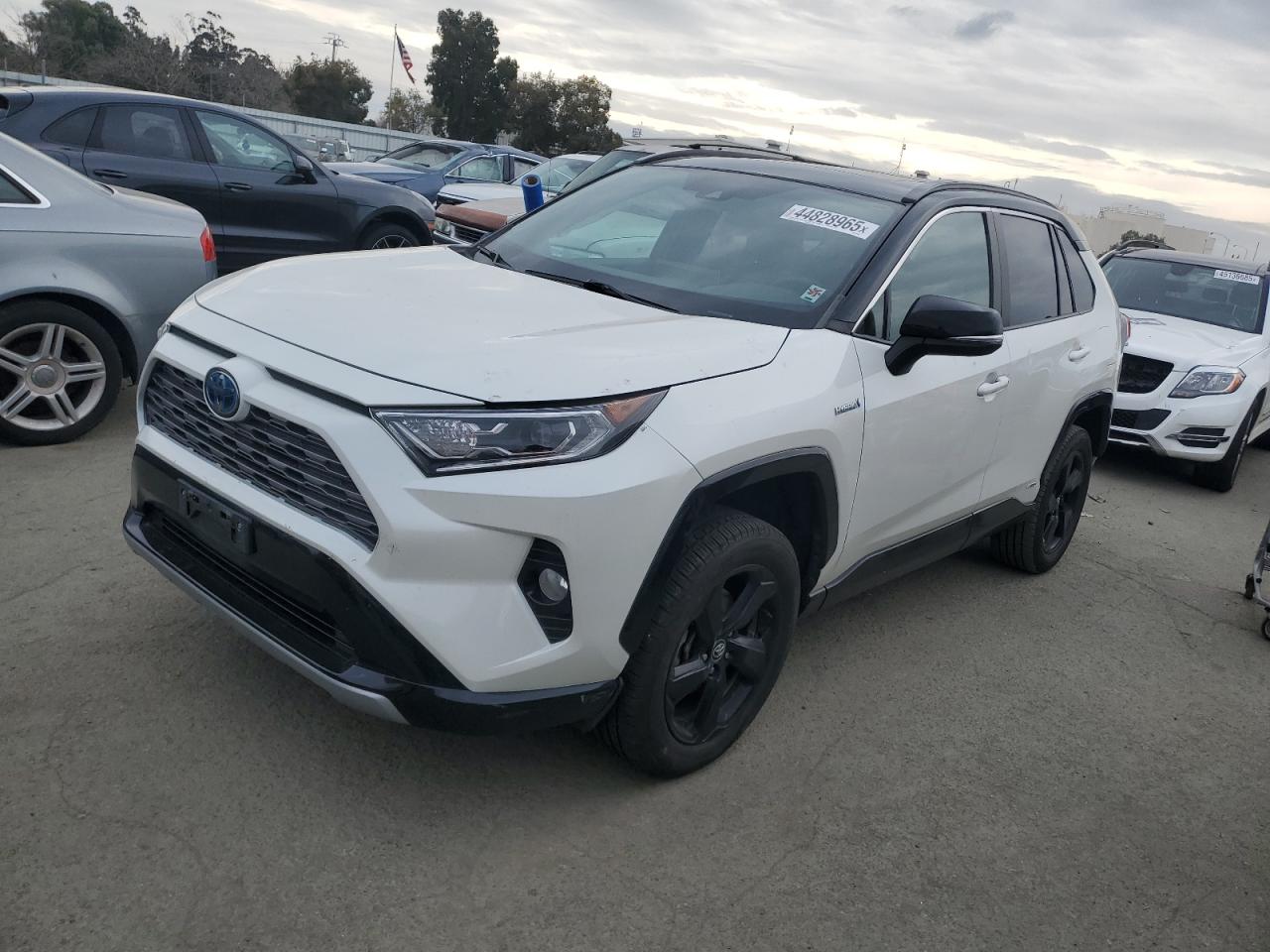 2020 Toyota RAV 4 - Image 1