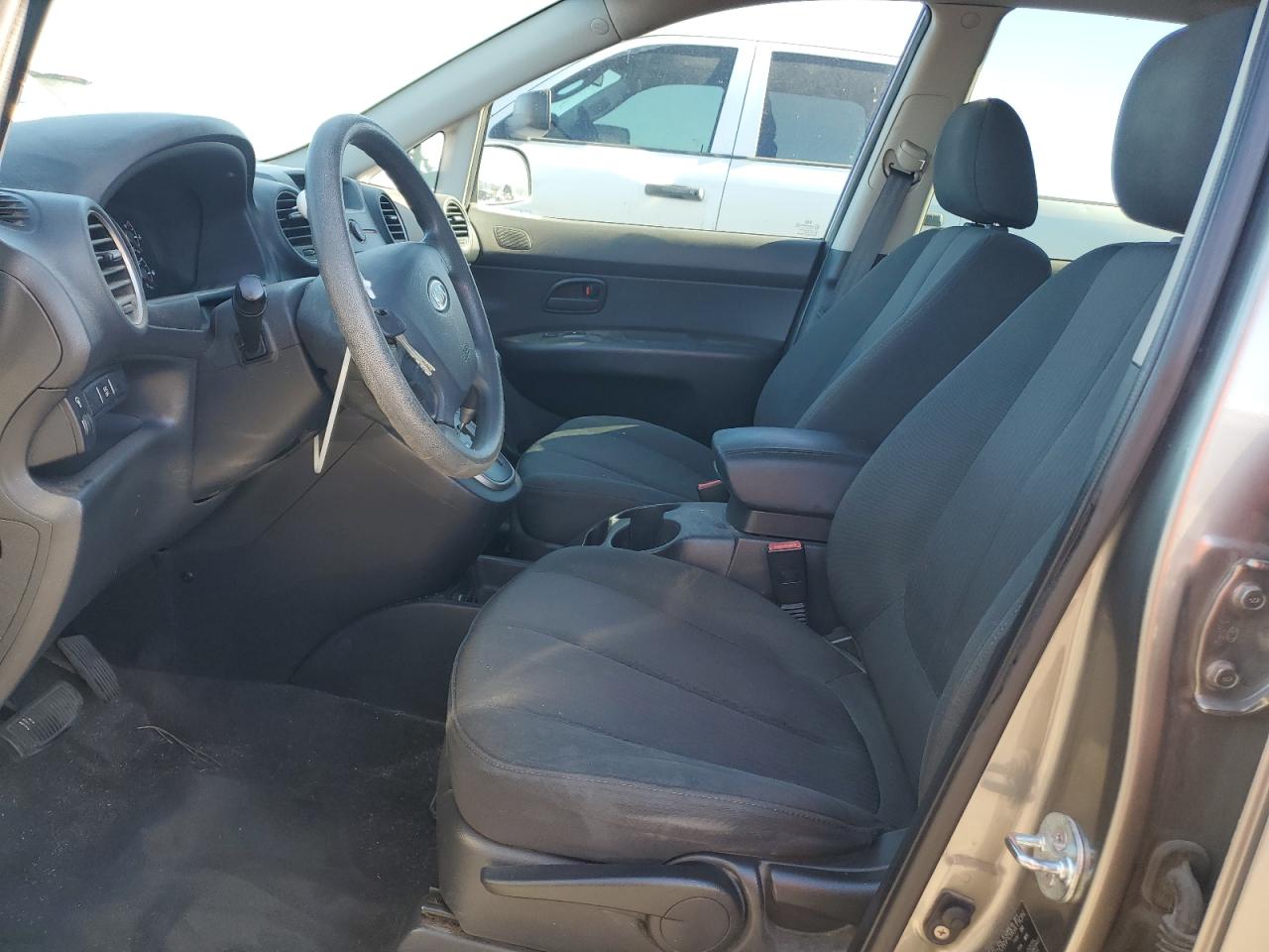 2009 Kia Rondo - Image 7