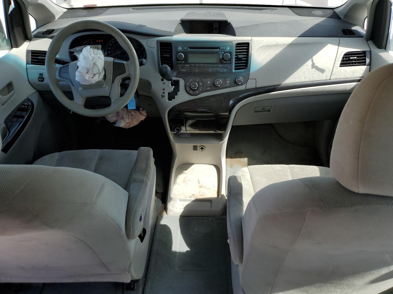 2014 Toyota Sienna - Image 8