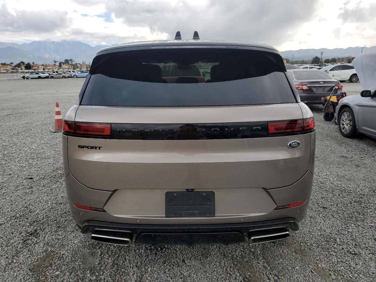 2023 Land Rover Range Rover - Image 6