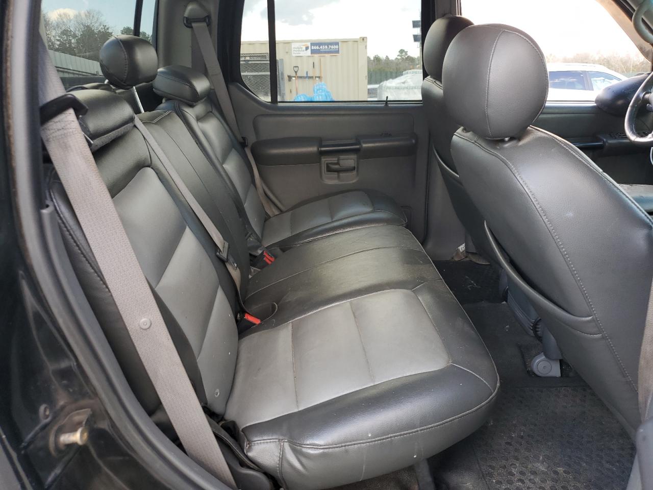 2005 Ford Explorer - Image 10