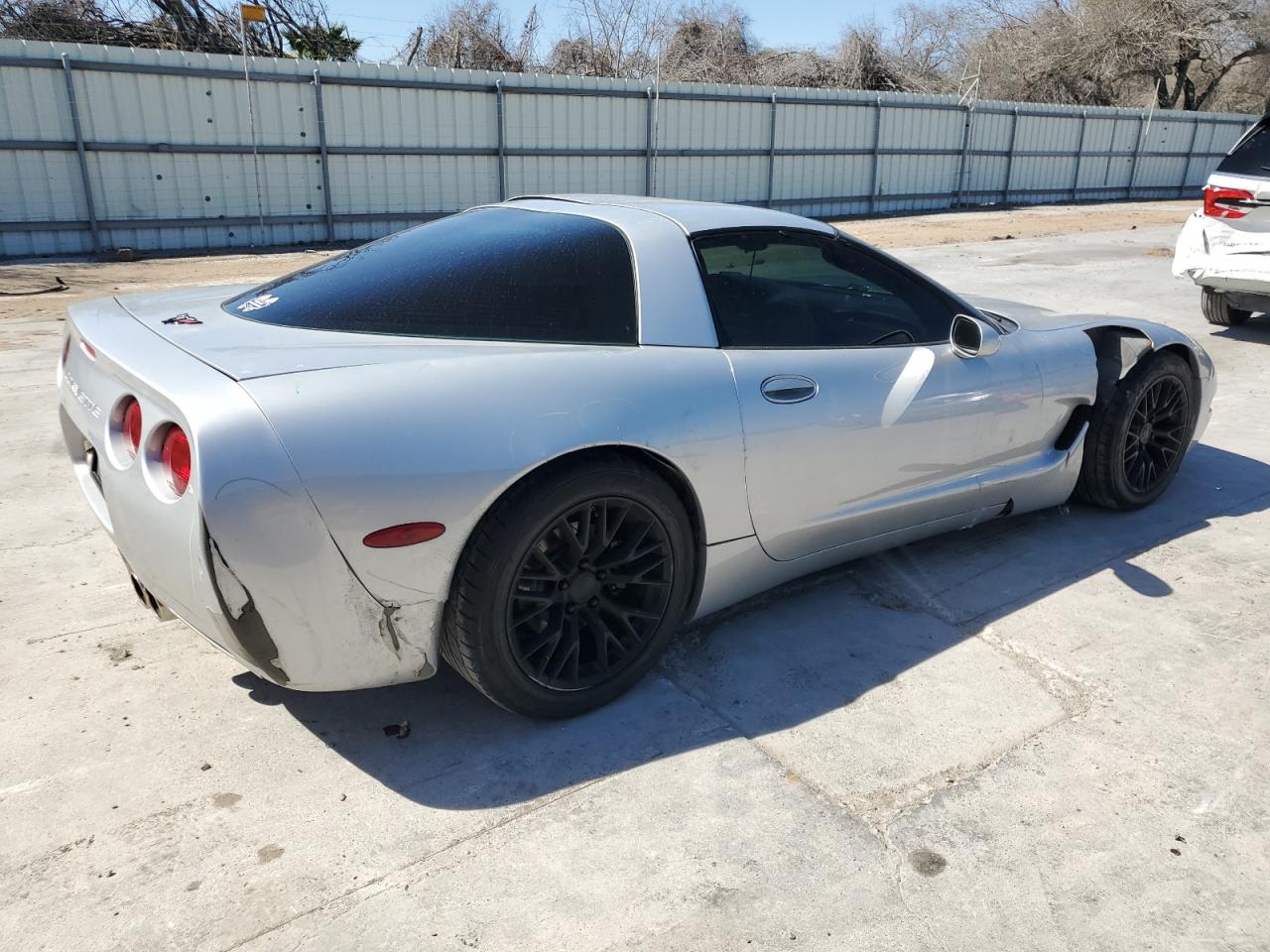 2000 Chevrolet Corvette - Image 3