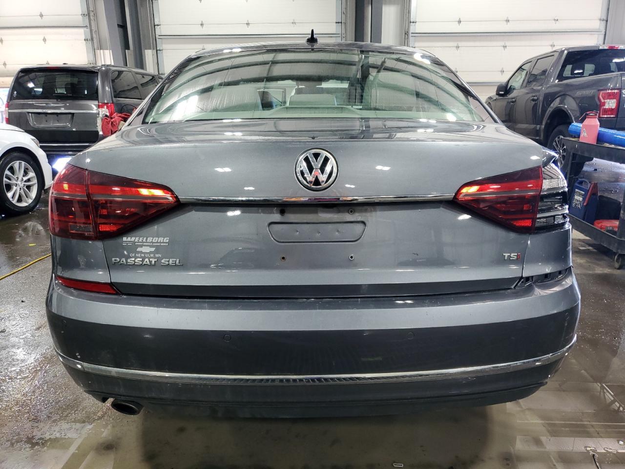 2017 Volkswagen Passat - Image 6