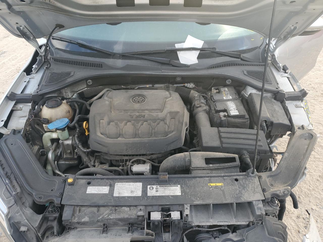 2020 Volkswagen Passat - Image 11