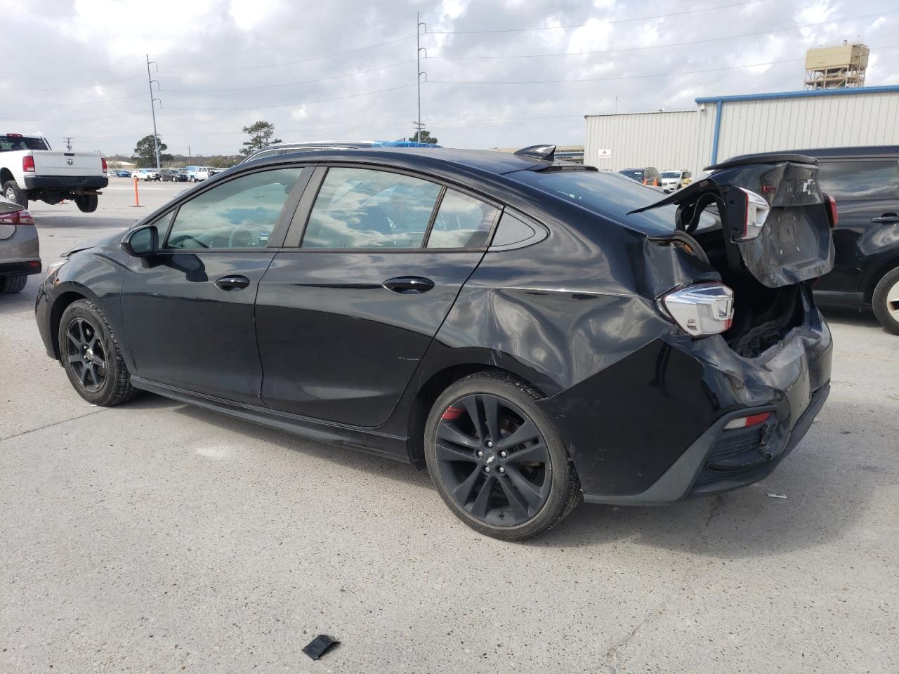 2018 Chevrolet Cruze - Image 2