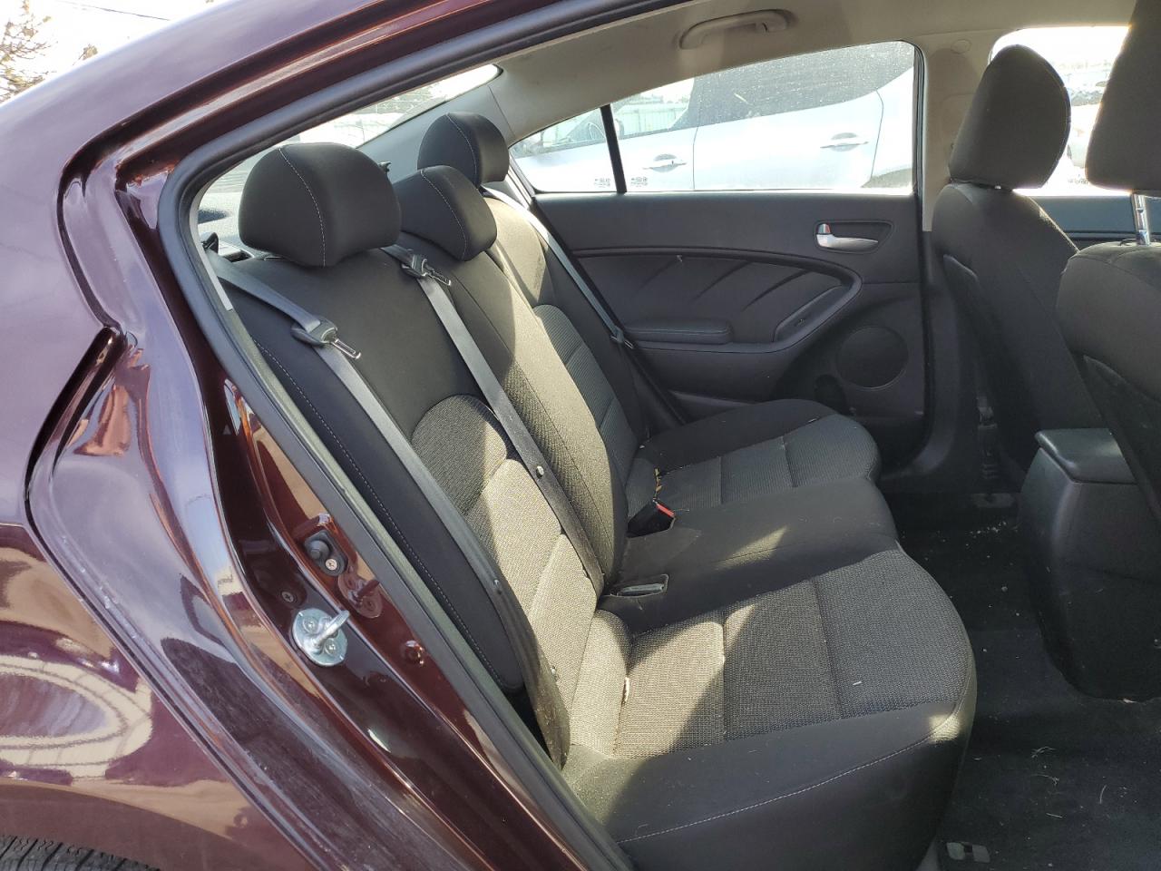 2017 Kia Forte - Image 11