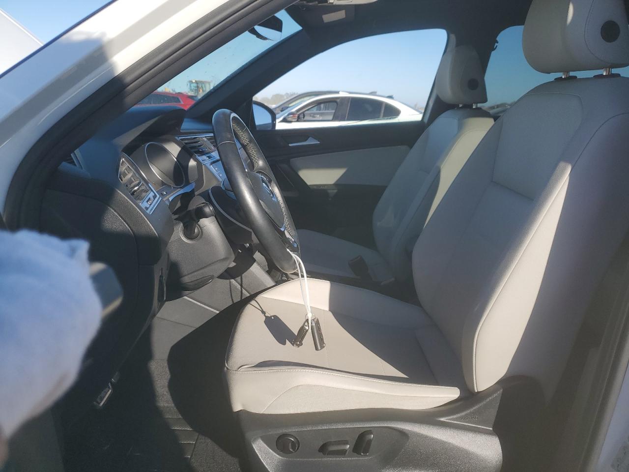 2021 Volkswagen Tiguan - Image 7