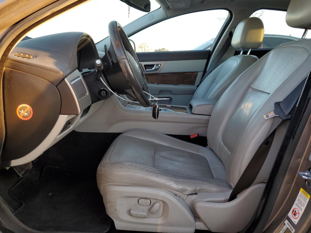 2009 Jaguar XF - Image 7
