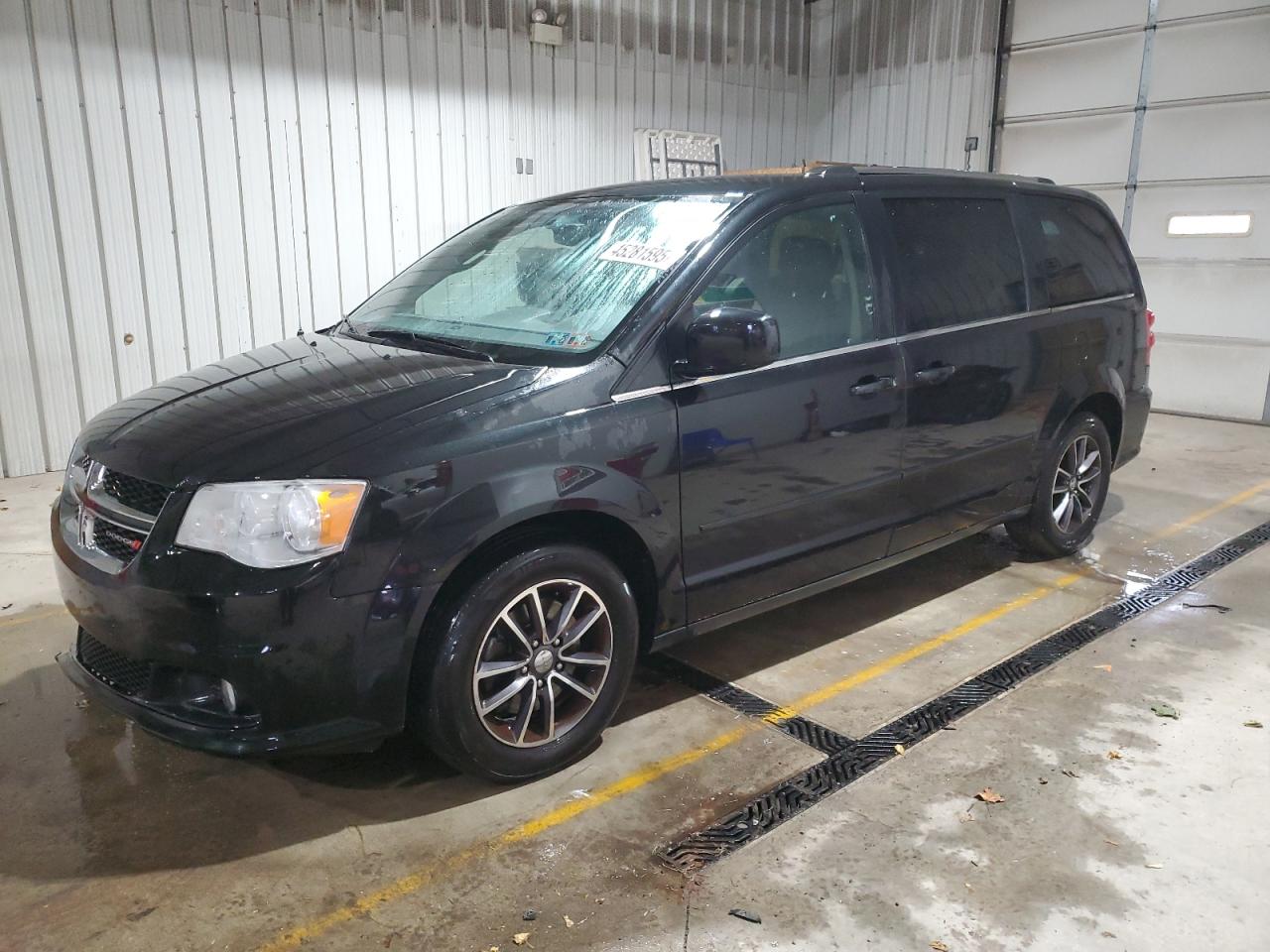 2017 Dodge Caravan - Image 1