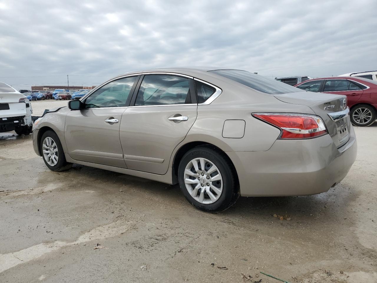 2015 Nissan Altima - Image 2