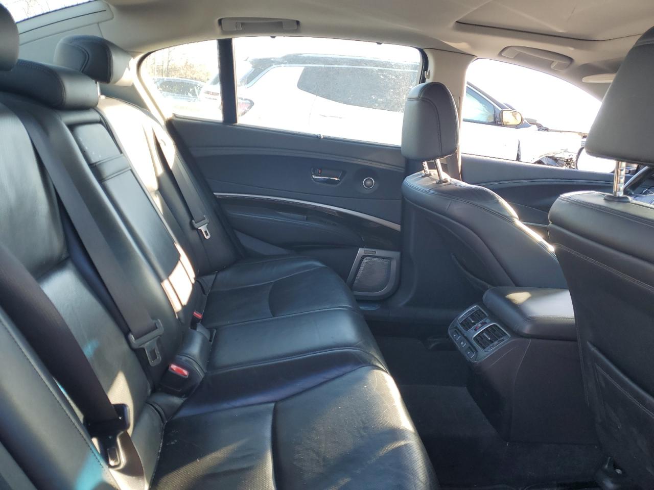 2014 Acura RLX - Image 10