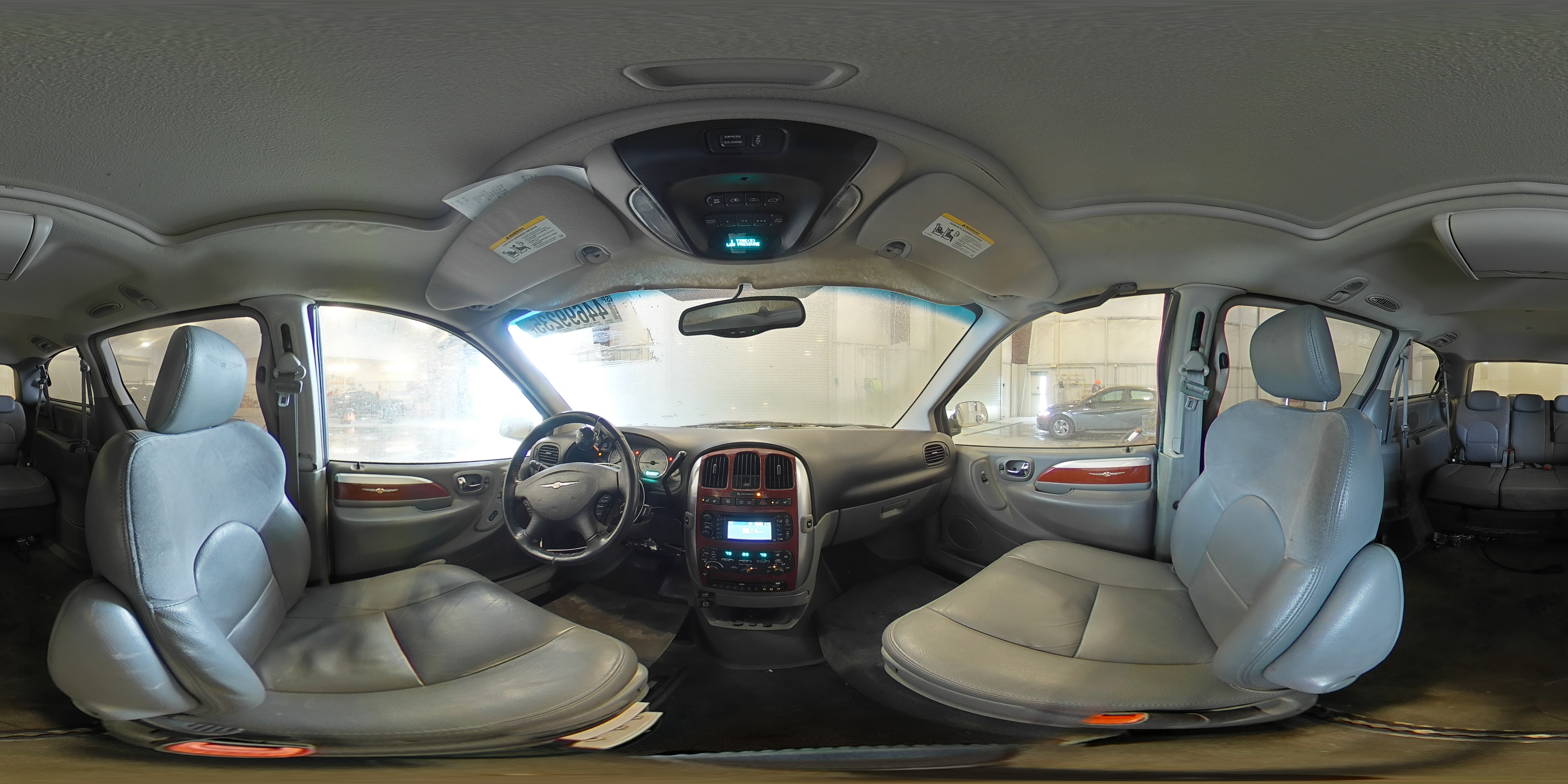 2005 Chrysler Town & Country - Image 14
