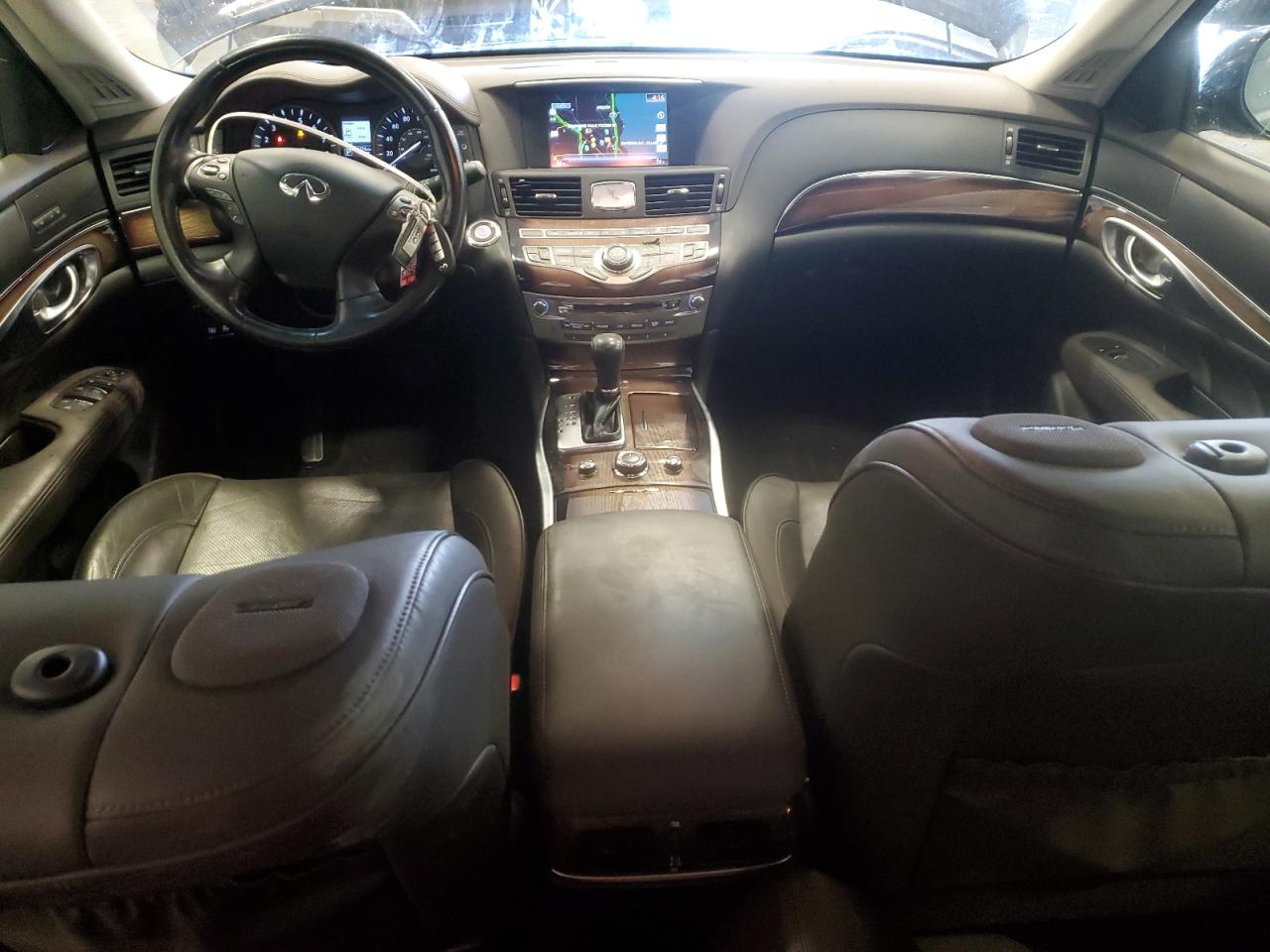 2016 Infiniti Q70 - Image 8