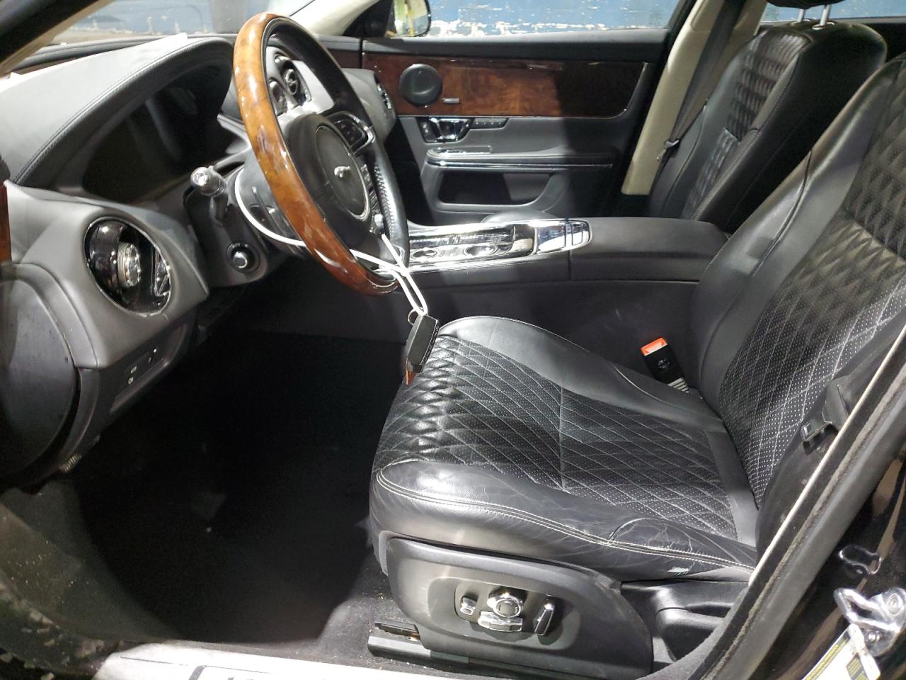 2017 Jaguar XJ - Image 7
