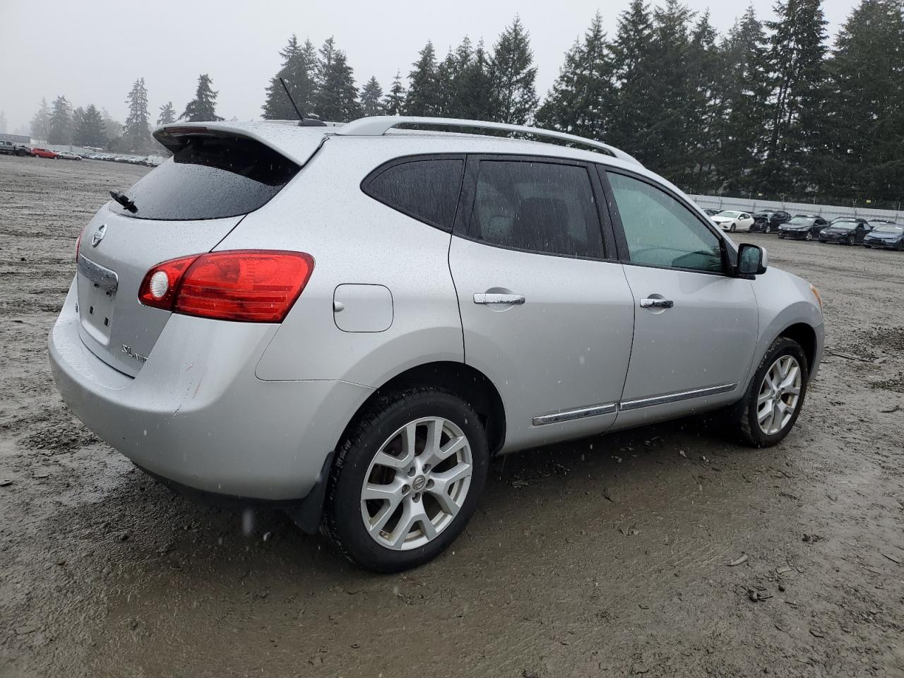 2011 Nissan Rogue - Image 3