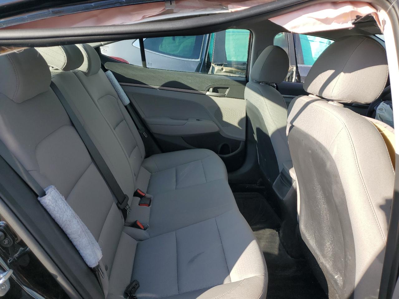 2017 Hyundai Elantra - Image 11