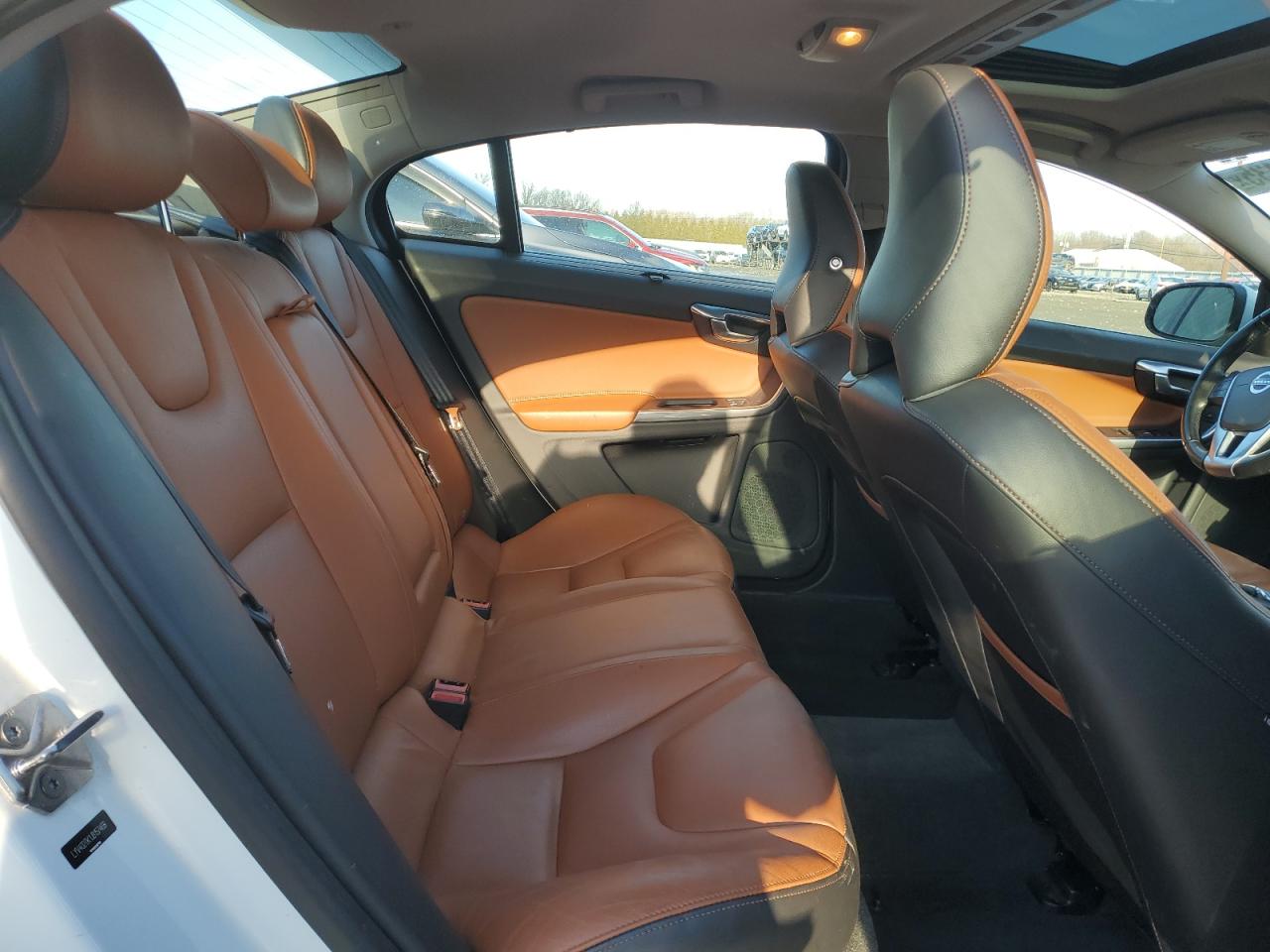 2018 Volvo S60 - Image 10
