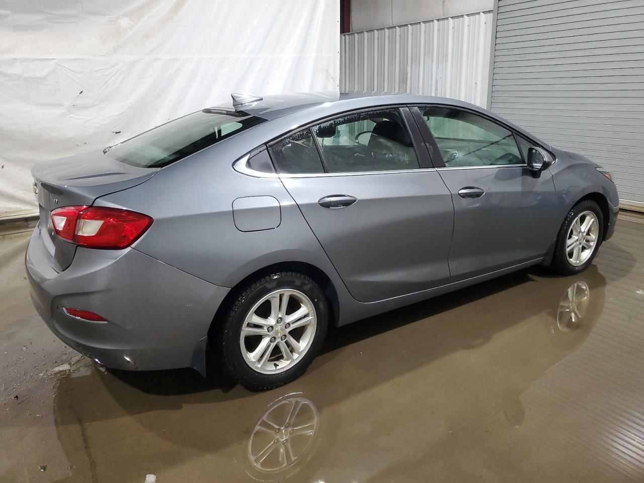 2018 Chevrolet Cruze - Image 3