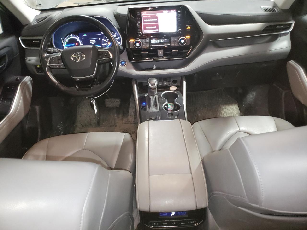 2020 Toyota Highlander - Image 8