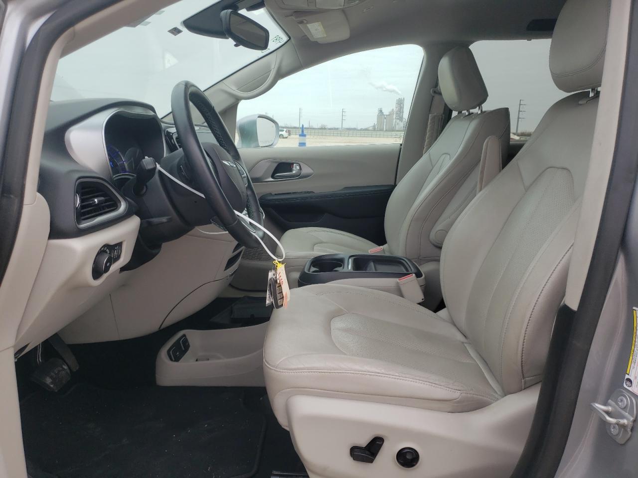 2018 Chrysler Pacifica - Image 7