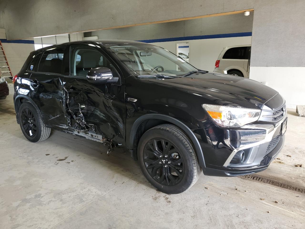 2018 Mitsubishi Outlander - Image 4