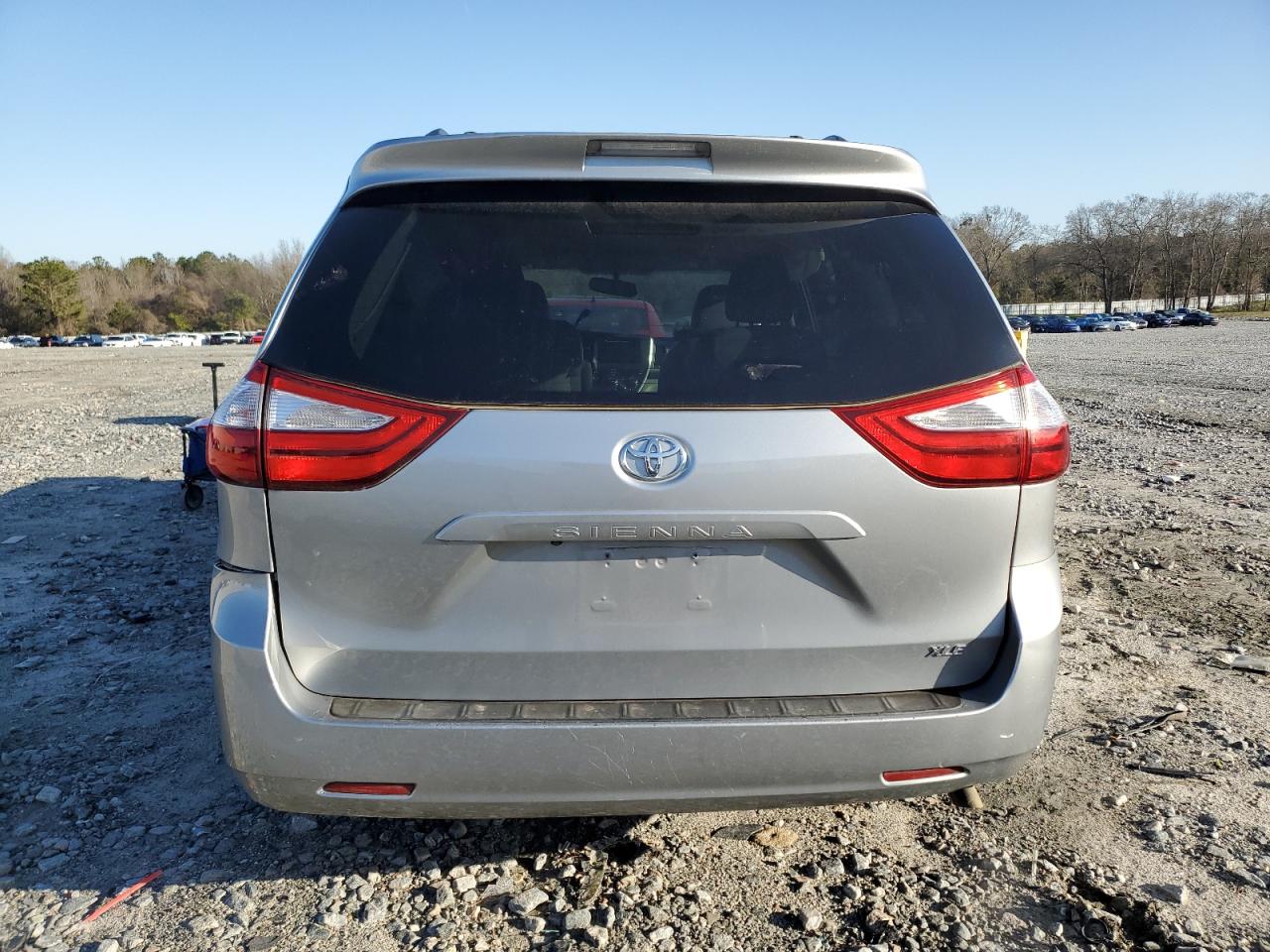 2015 Toyota Sienna - Image 6