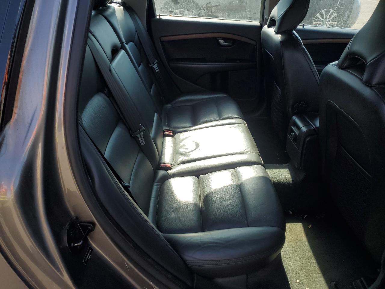 2010 Volvo XC70 - Image 10