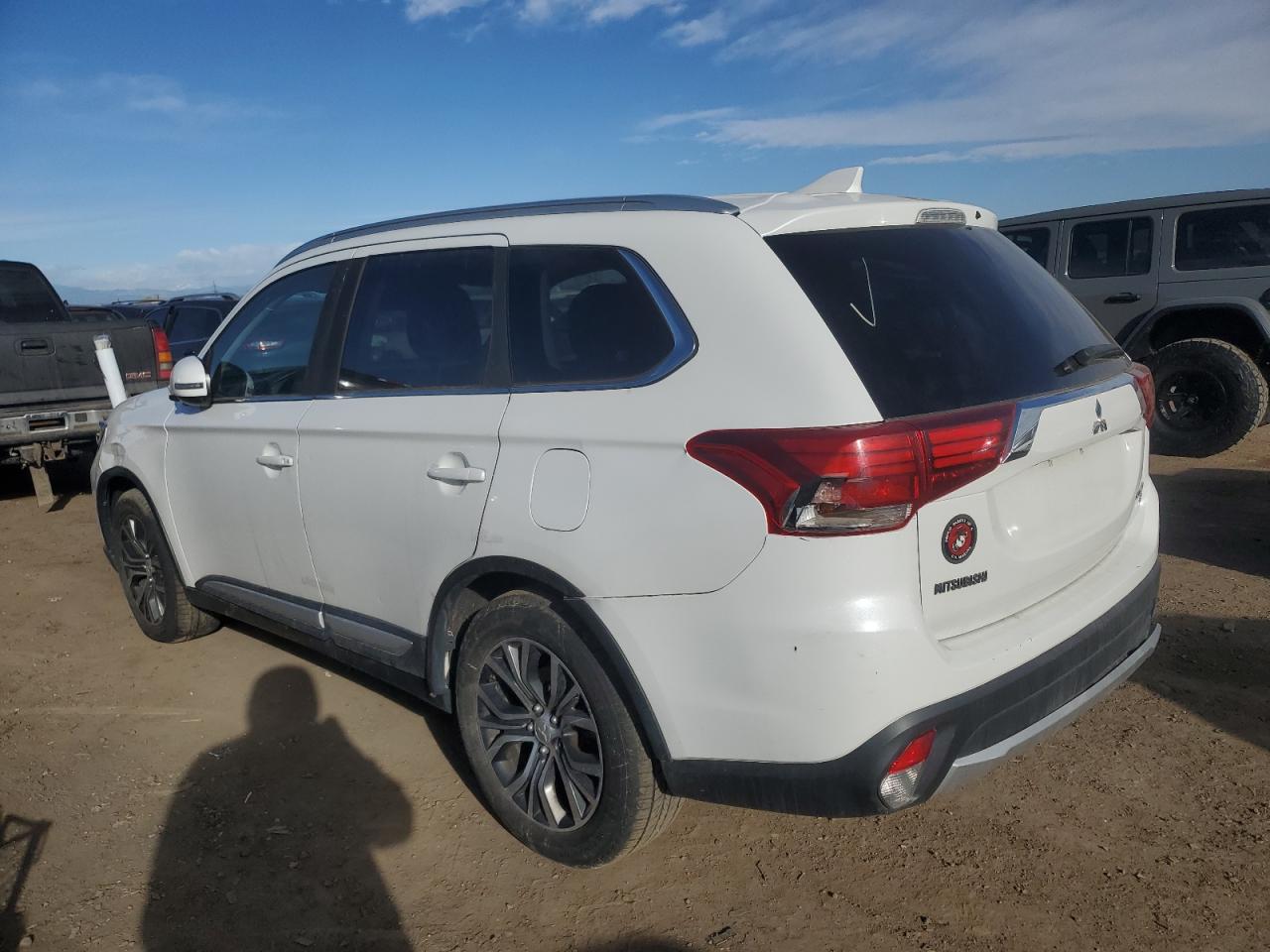 2017 Mitsubishi Outlander - Image 2
