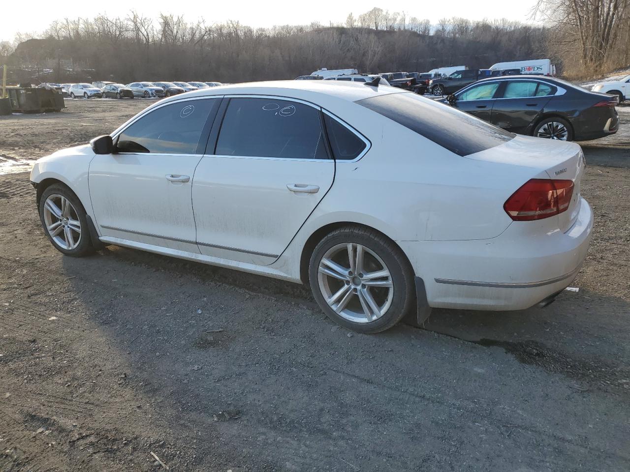 2015 Volkswagen Passat - Image 2