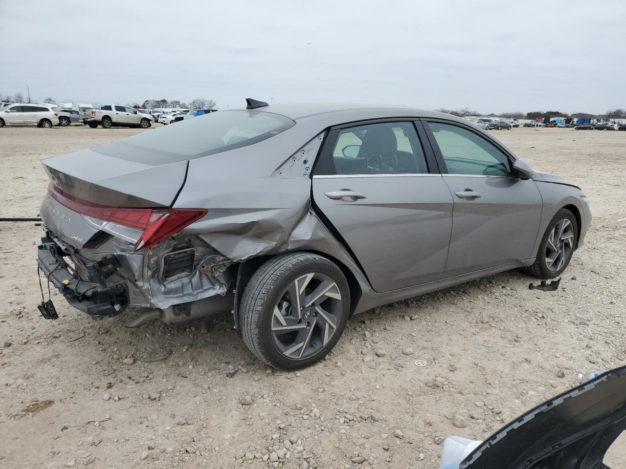2024 Hyundai Elantra - Image 3