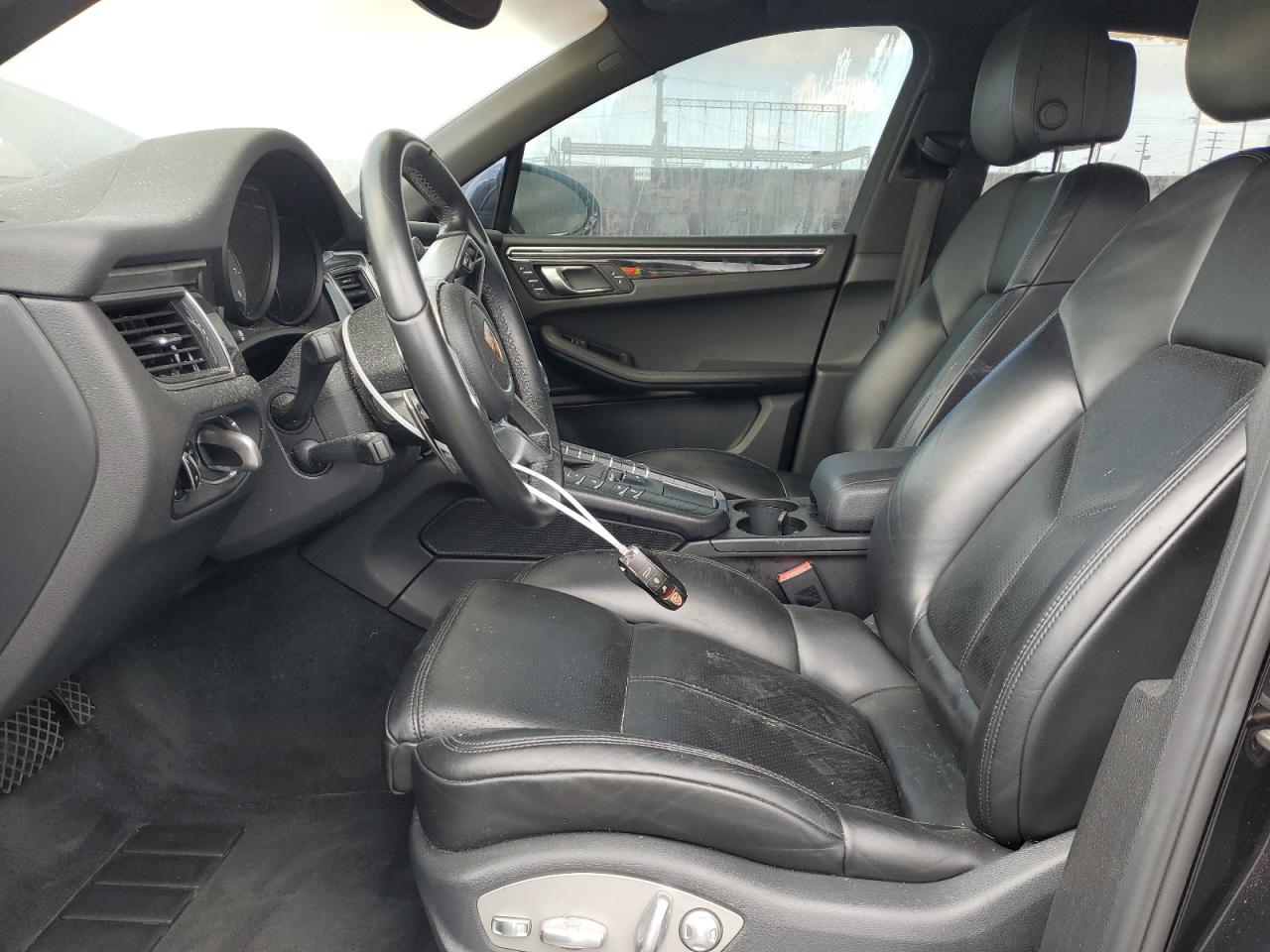 2016 Porsche Macan - Image 7