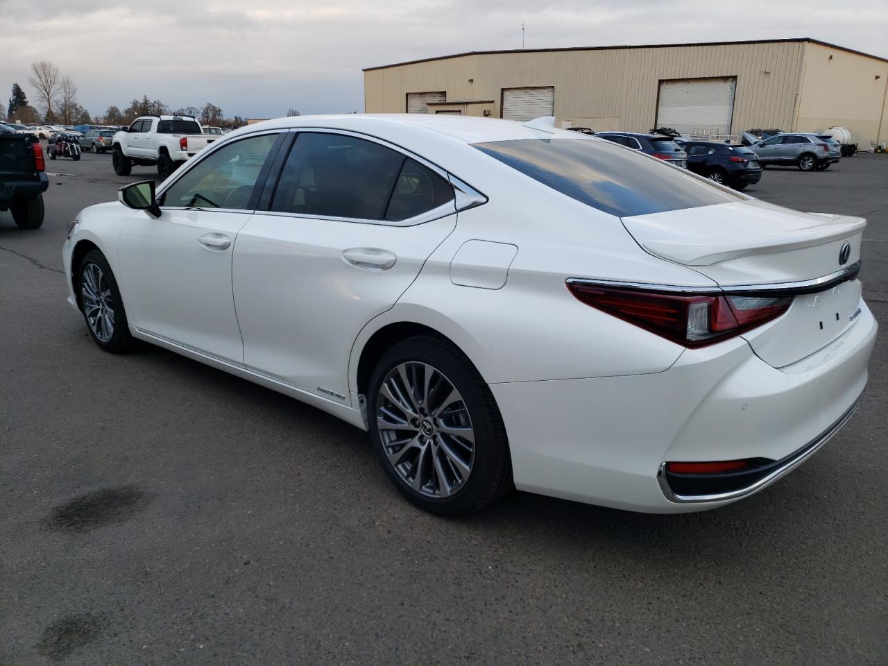 2019 Lexus ES - Image 2