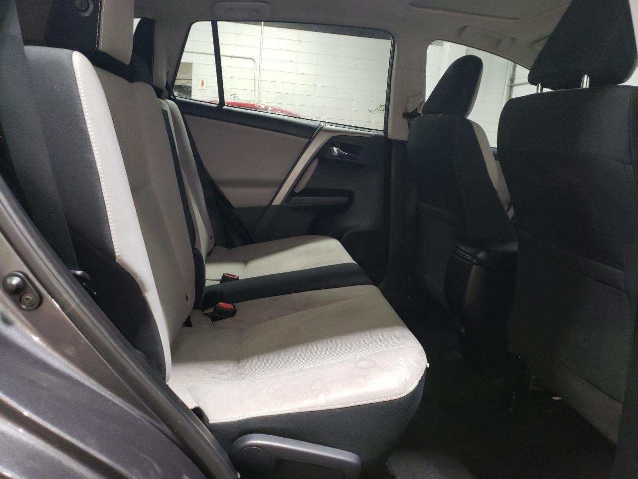 2017 Toyota RAV 4 - Image 11