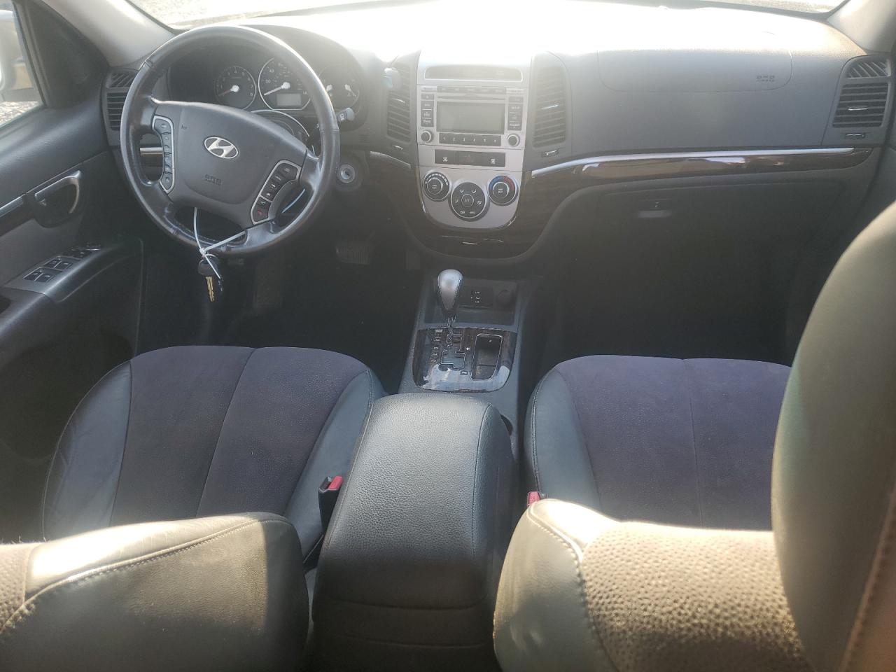 2012 Hyundai Santa Fe - Image 8