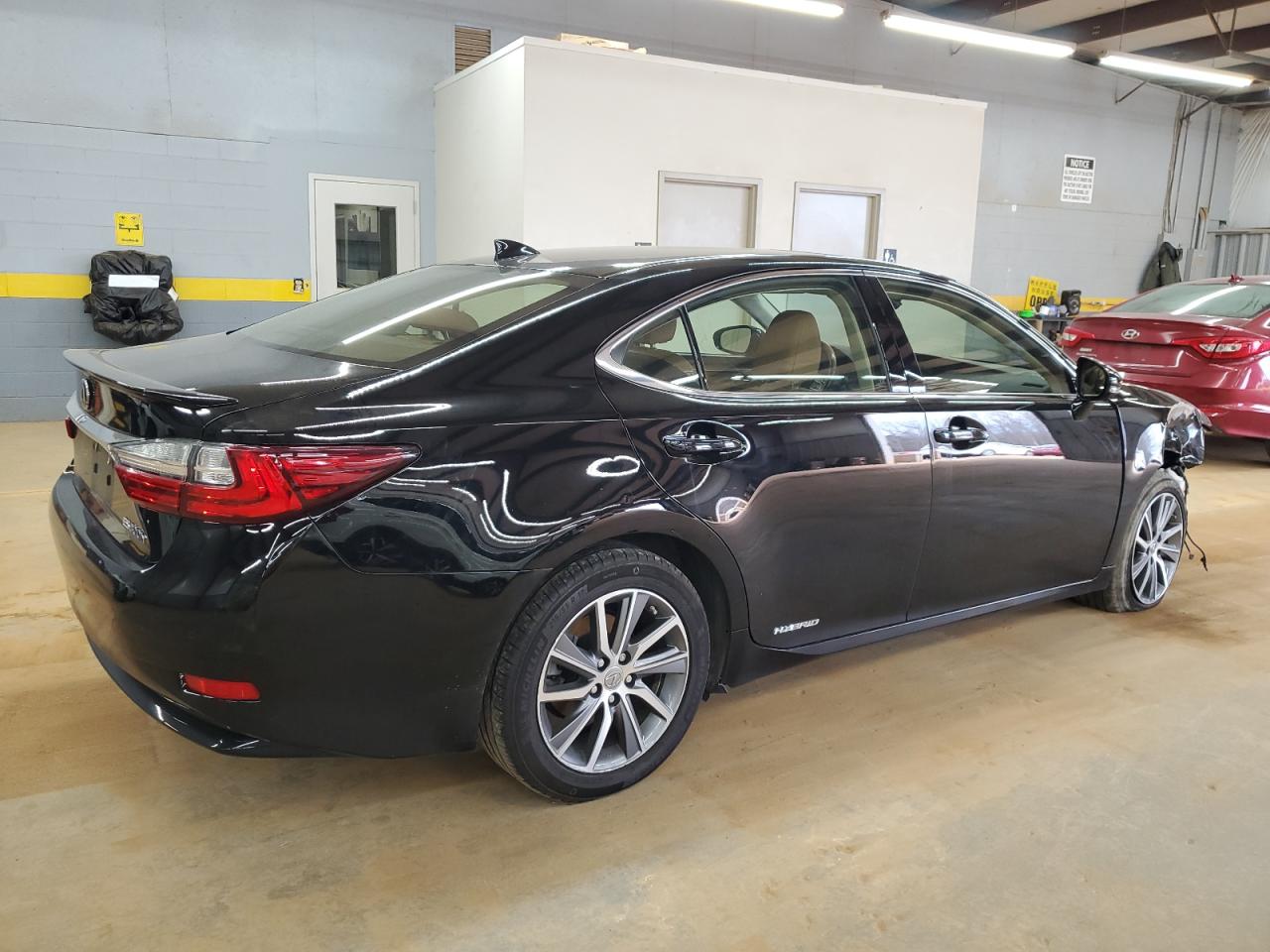 2016 Lexus ES - Image 3