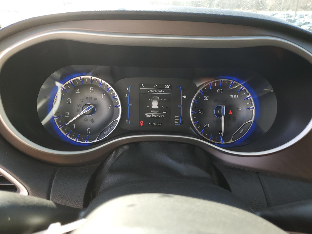 2017 Chrysler Pacifica - Image 9