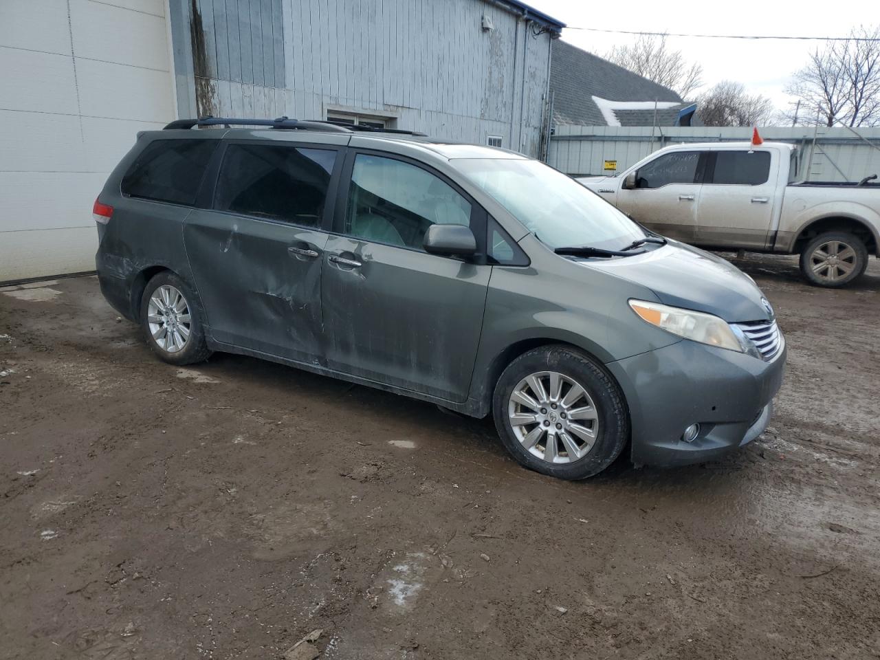 2011 Toyota Sienna - Image 4