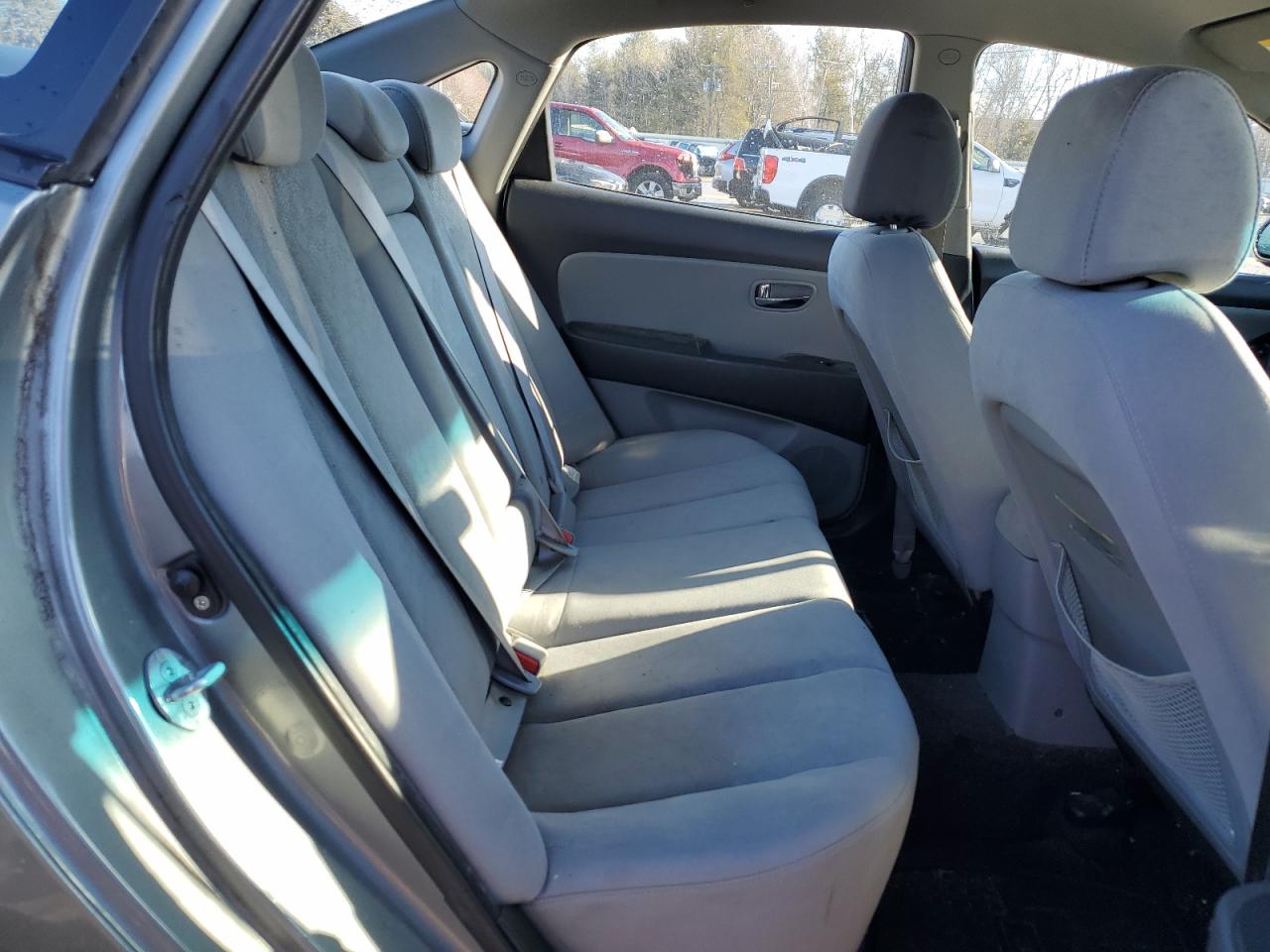 2010 Hyundai Elantra - Image 10