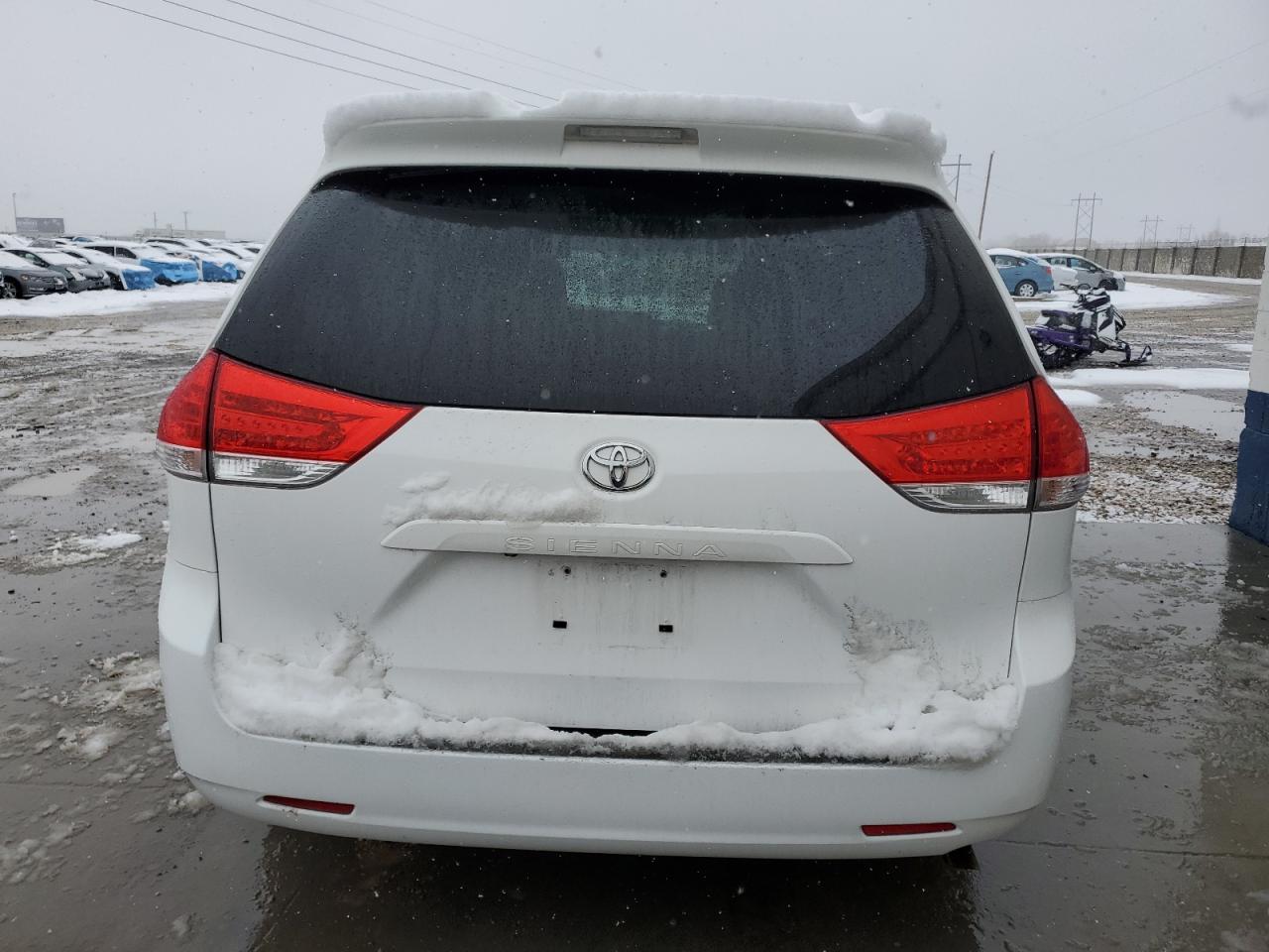 2013 Toyota Sienna - Image 6
