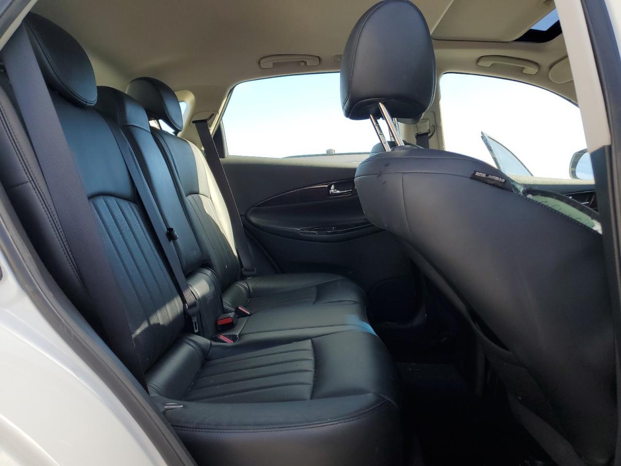 2016 Infiniti QX50 - Image 11